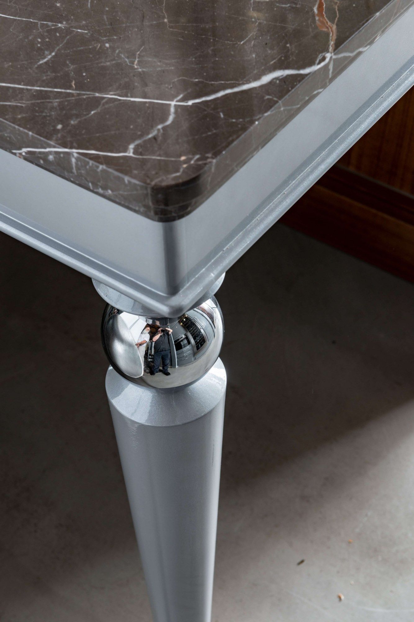 Кухня из эвкалипта с ручками на заказ с полуостровом Martini Interiors эссенция ARCH-00072314 - Вид №15