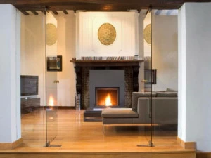 Stûv Настенный камин из стекла и стали Stûv 21