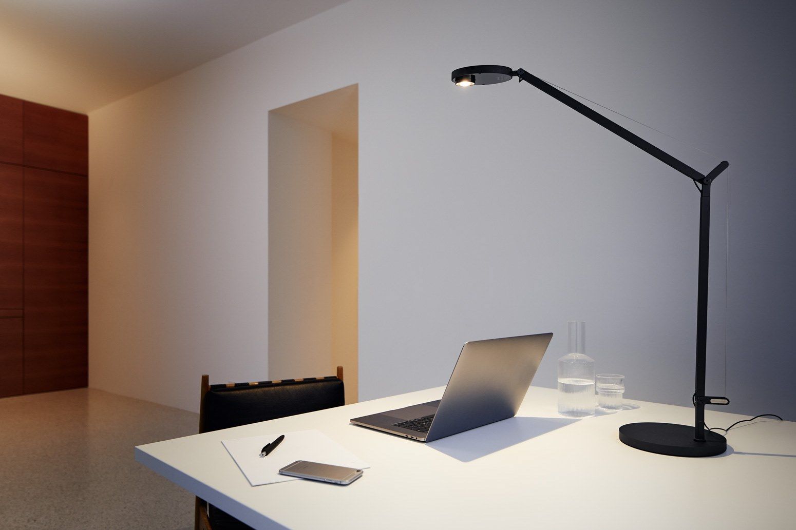 Алюминиевая регулируемая светодиодная настольная лампа Artemide ARCH-00150803 - Вид №3