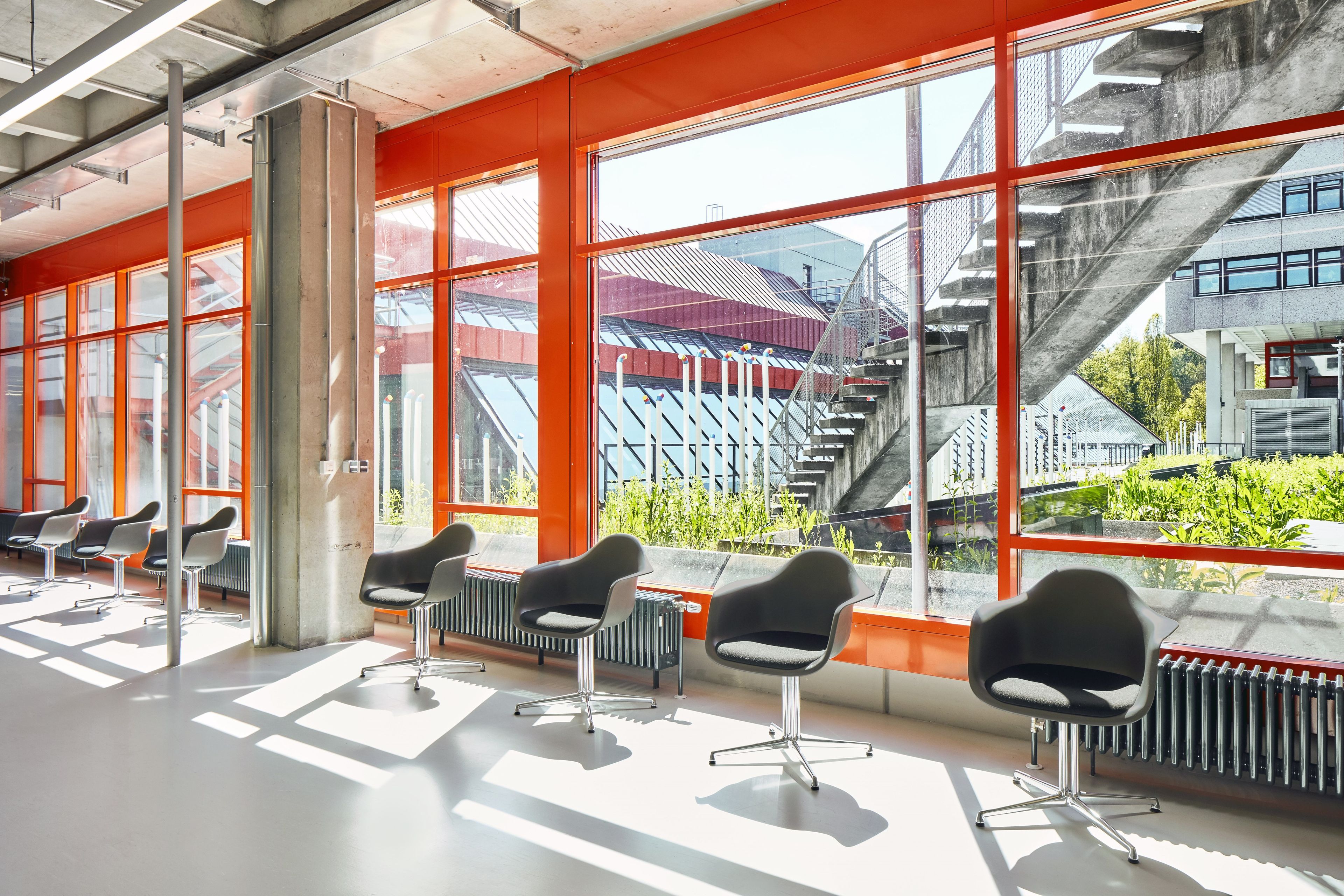 Стул из полипропилена со встроенной подушкой VITRA Eames Plastic Chair ARCH-00029064 - Вид №1