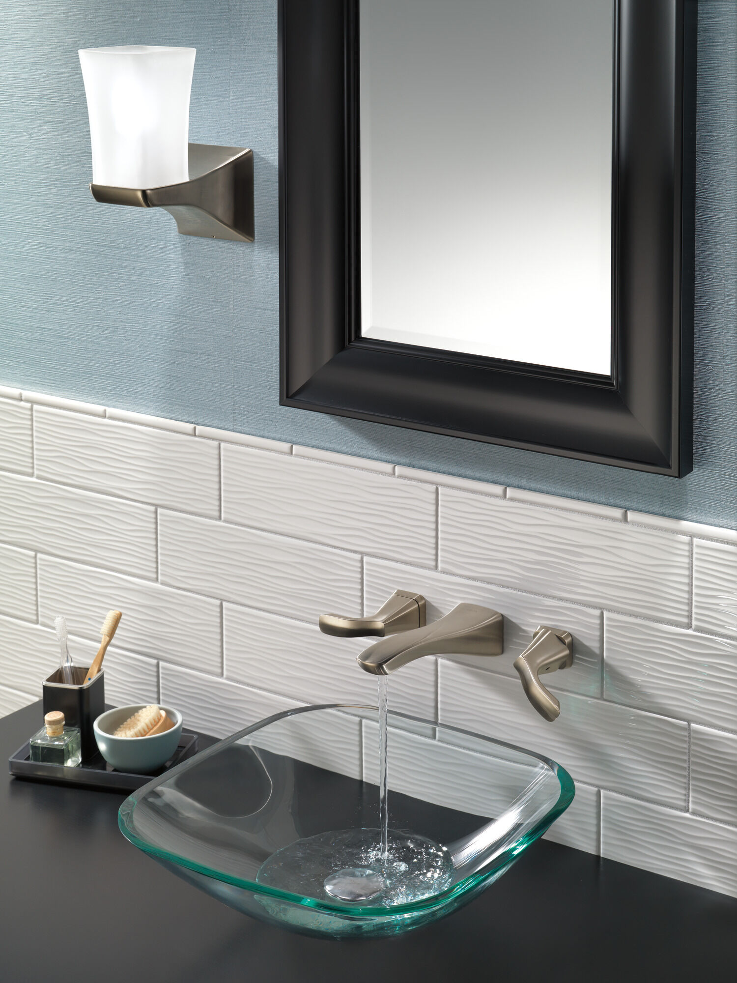 Одноместный светлый бра Delta Faucet Tesla 75270-SS - Вид №1