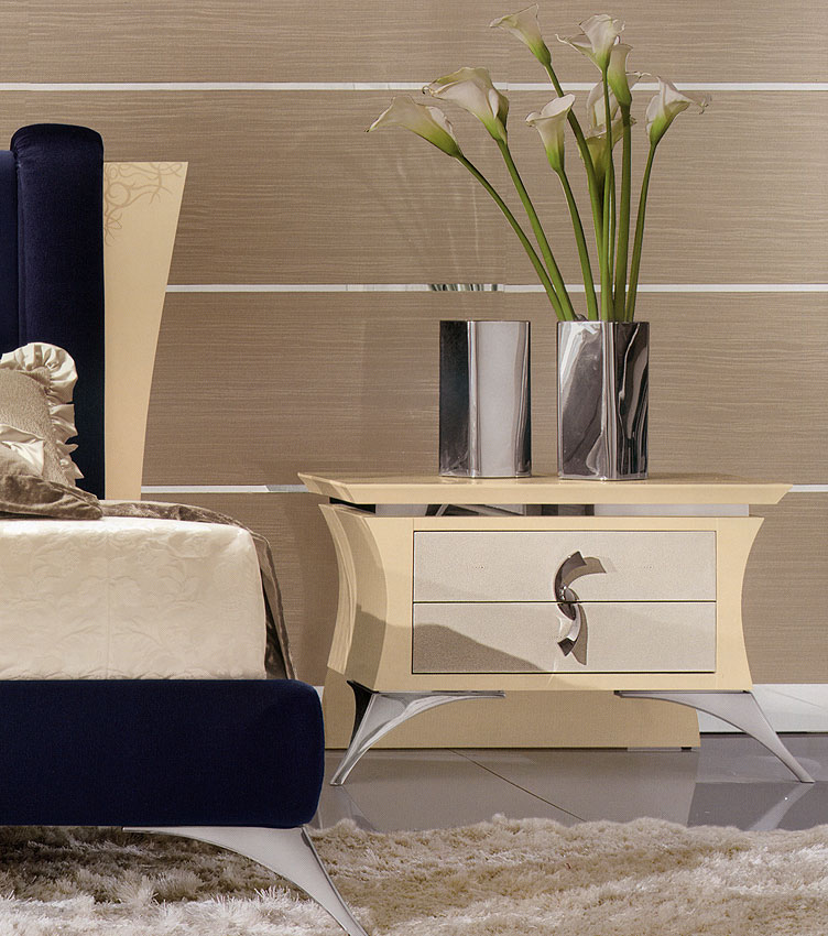 Тумбочка  REDECO 325 CHARME