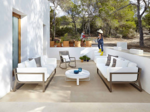 Круглый садовый столик из алюминия с термокрытием