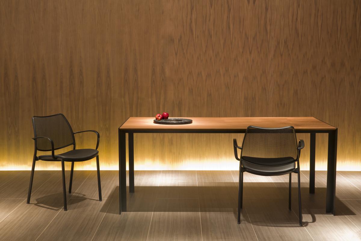 043588 Обеденный стол Stua Deneb Santreyd 