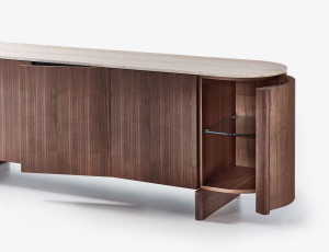 Деревянный шкаф