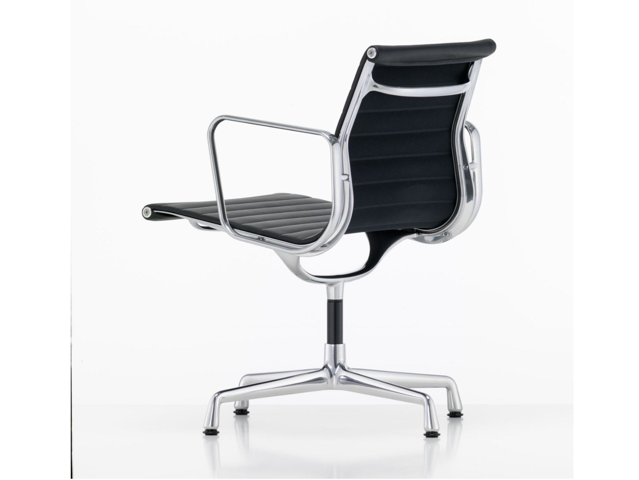 Ткань спиц поворотный стул с подлокотниками VITRA Eames Aluminium Group ARCH-00087363 - Вид №37