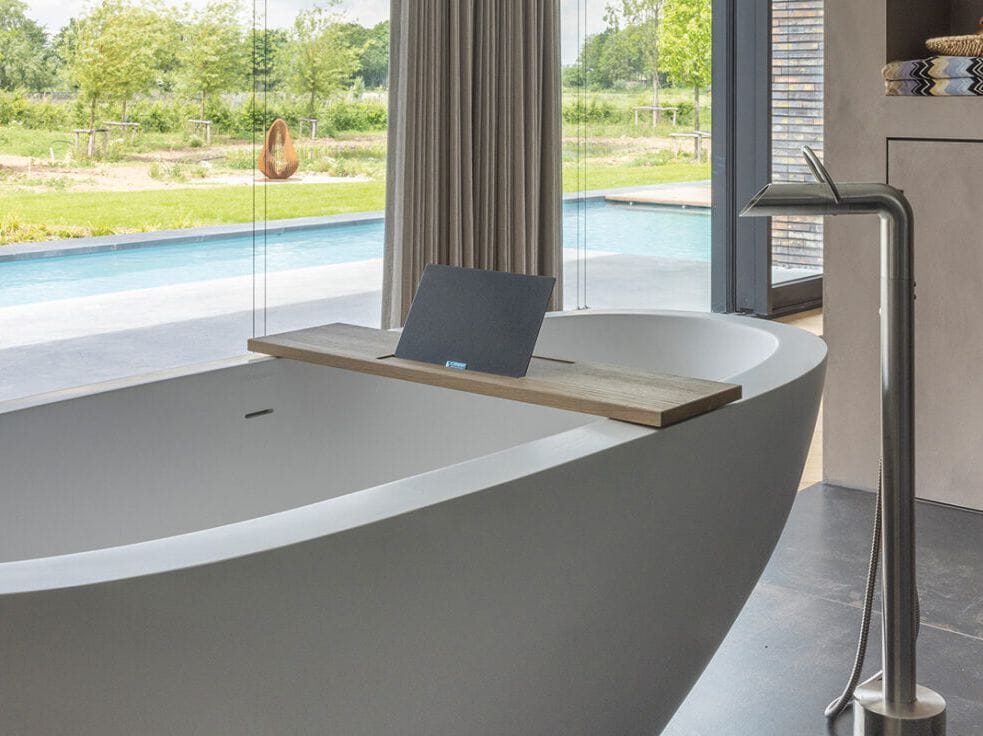 Овальная ванна в центре комнаты JEE-O ARCH-00019384 - Вид №1