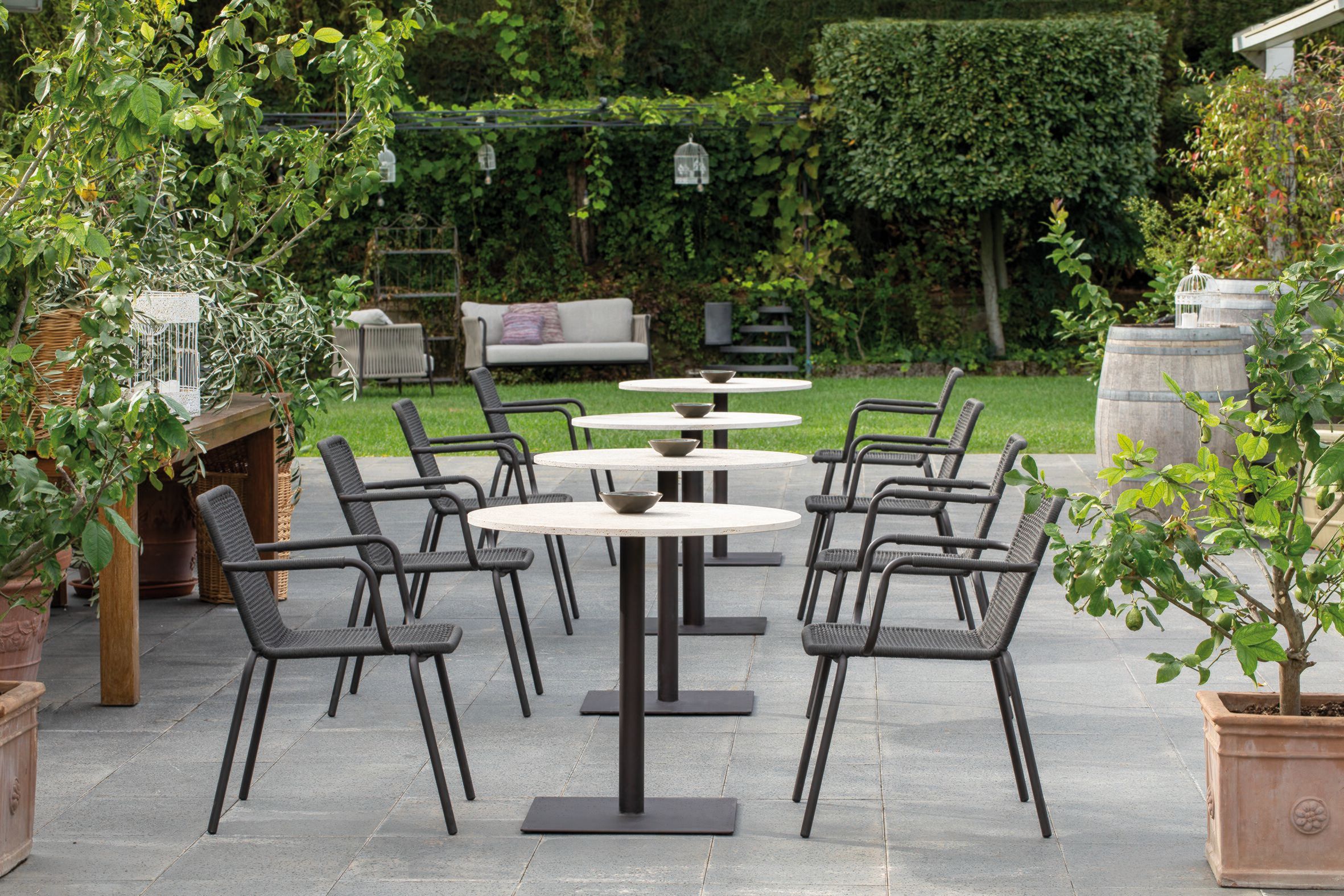 Круглый стол из натурального камня VELTHA® Velia ARCH-00023547 - Вид №1