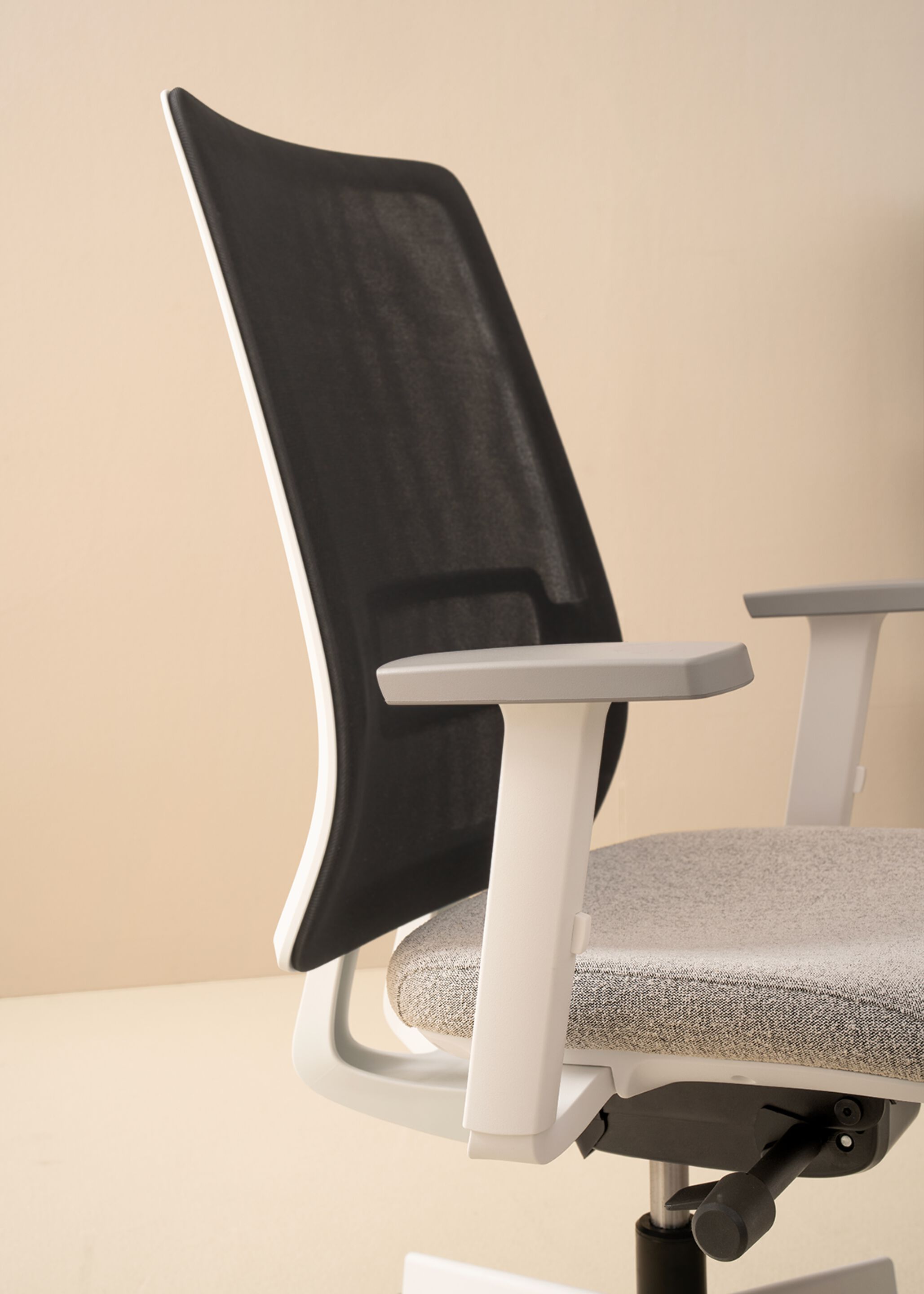 Тканевое вращающееся офисное кресло с подлокотниками Quinti Sedute SUN ARCH-00091512 - Вид №1