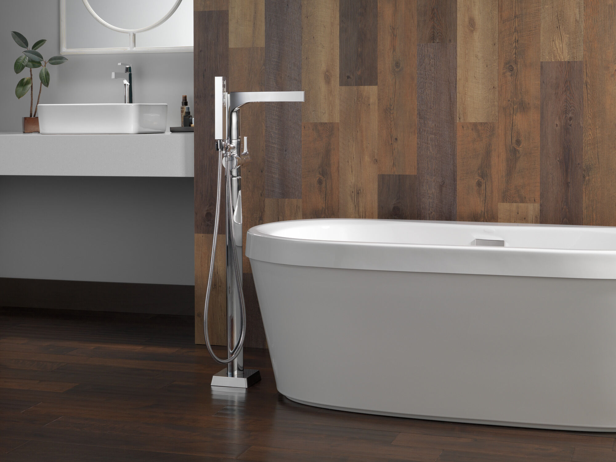 T4774-BLFL Напольная накладка для ванны с одной ручкой и ручным душем Delta Faucet Zura Матовый черный  - Вид №7