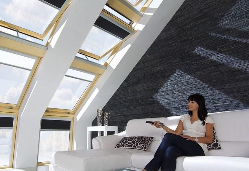 Fakro Распашное мансардное окно из сосны с электроприводом Finestra a bilico sun-id-1416050 - Вид №3