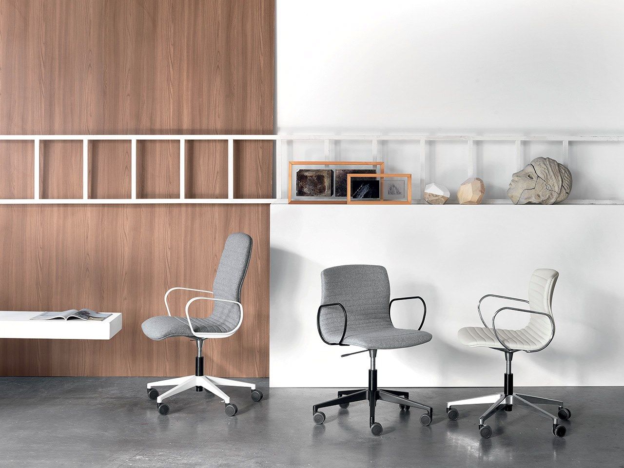 Кожаный мягкий поворотный операционный стул с подлокотниками VAGHI Union Guest ARCH-00144853 - Вид №3