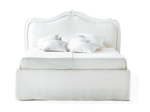 Деревянная двуспальная кровать с мягким изголовьем