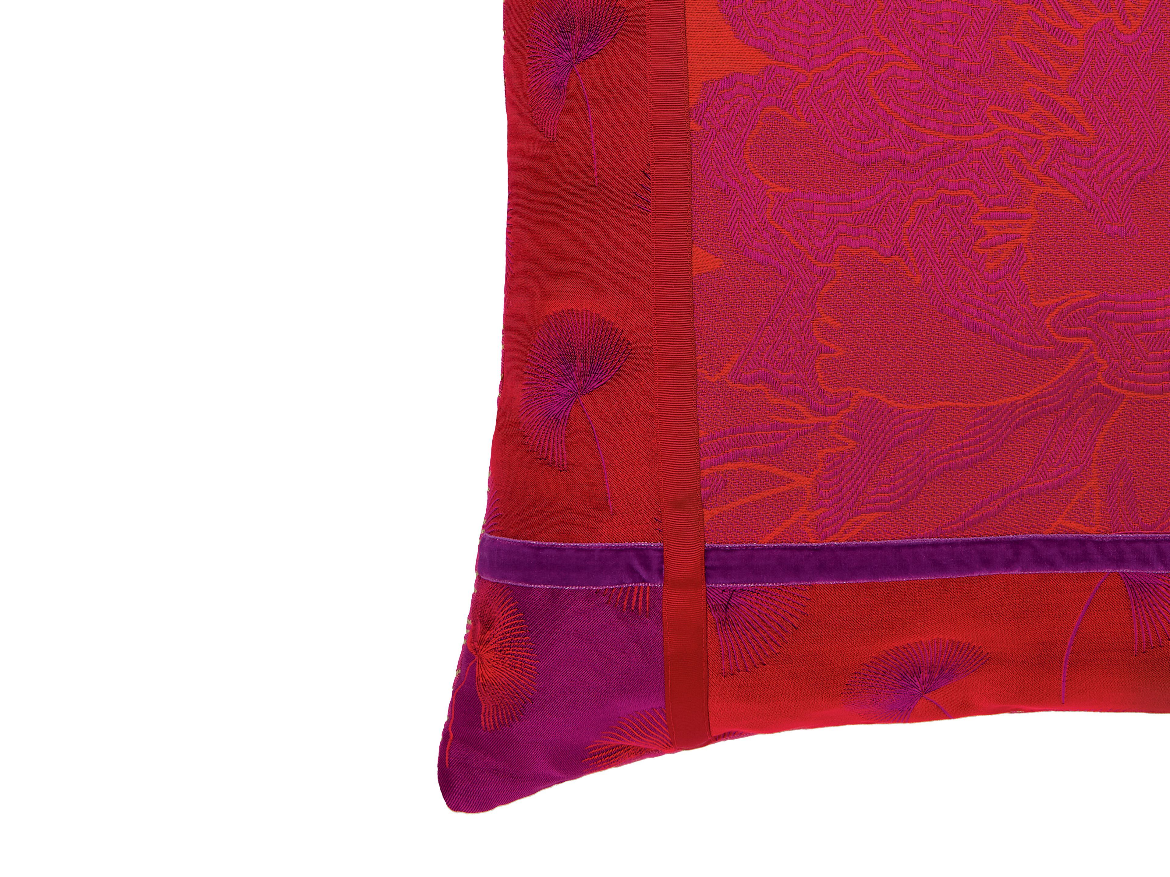 Квадратная подушка из ткани с цветочным рисунком K-3 Hana Pop ARCH-00070346 - Вид №4