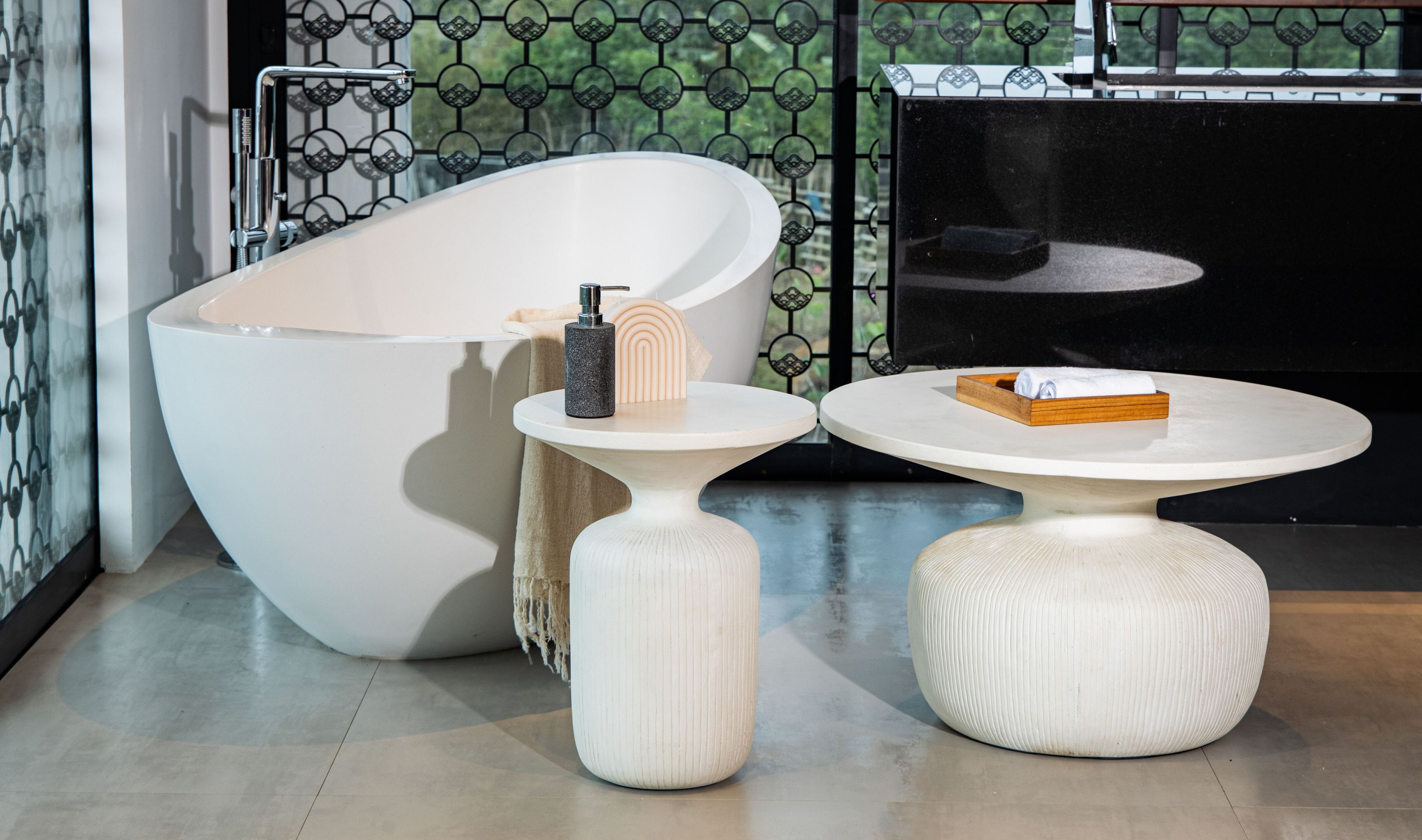 Круглый журнальный столик из волокнистого бетона cbdesign Space ARCH-00108222 - Вид №1