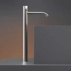 бортик смесителя для столешницы бассейна Н. 535 мм  DET07 CEADESIGN