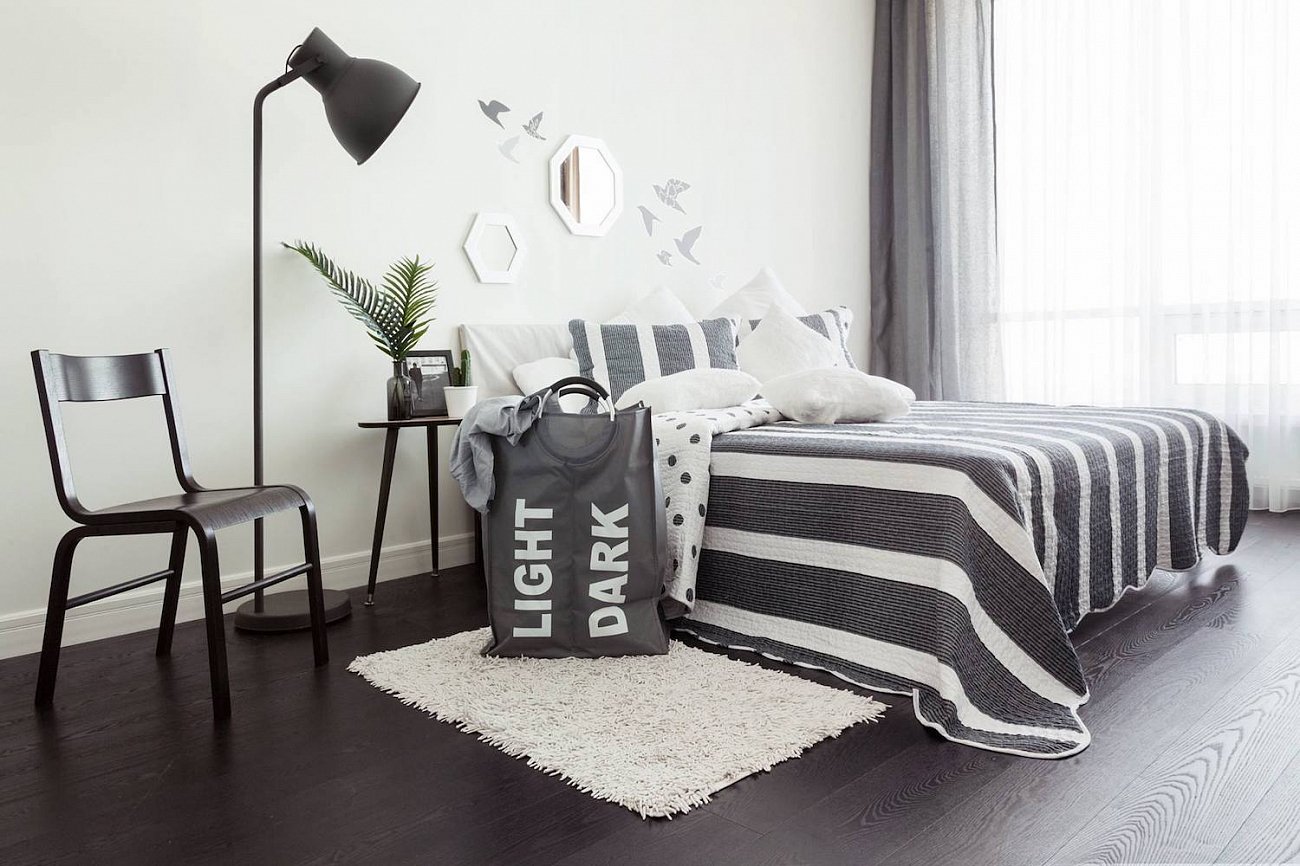 Кофейный столик с деревянными ножками и бирюзовым кантом "Капля" WOODI  00-3966507 Беленый дуб;бежевый;голубой  - Вид №4