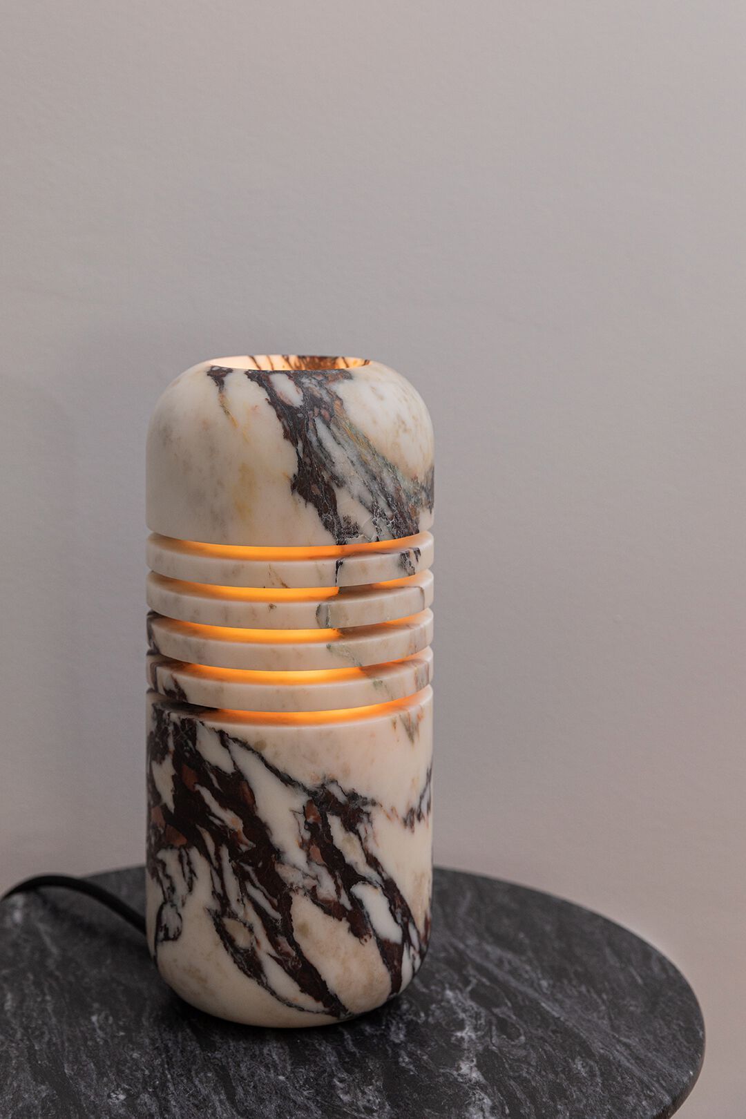 Фиолетовая Мраморная настольная лампа Calacatta Maami Home Lumi ARCH-00036830 - Вид №1