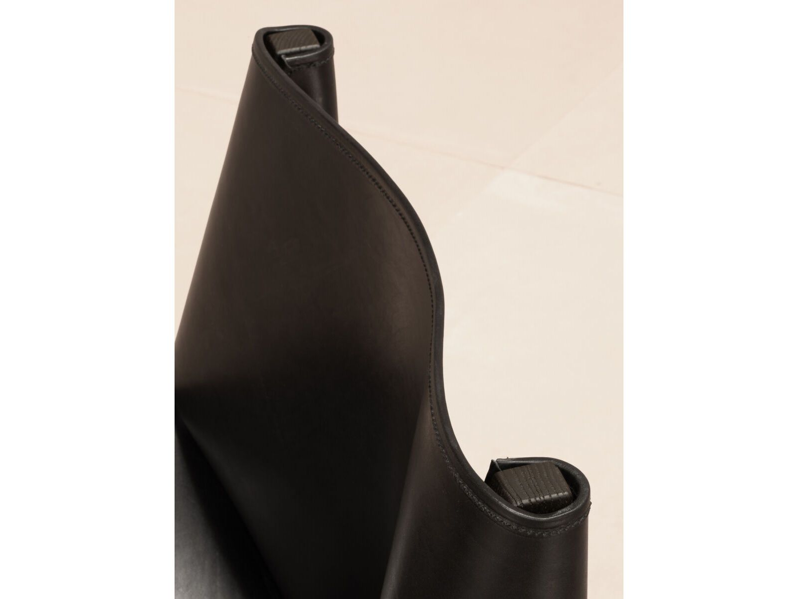 Стул из дерева и кожи Phantom Hands Джеффри Бава ARCH-00108345 - Вид №5