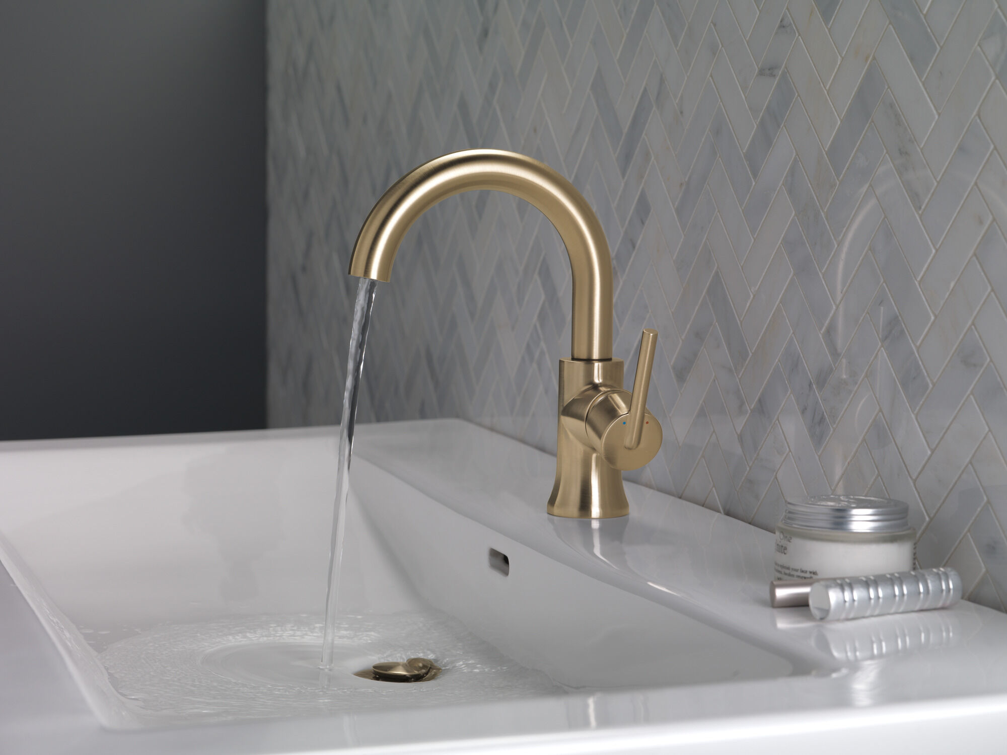 559HA-CZ-DST Смеситель для ванной с высокой дугой с одной ручкой Delta Faucet Trinsic Шампанское бронза  - Вид №6