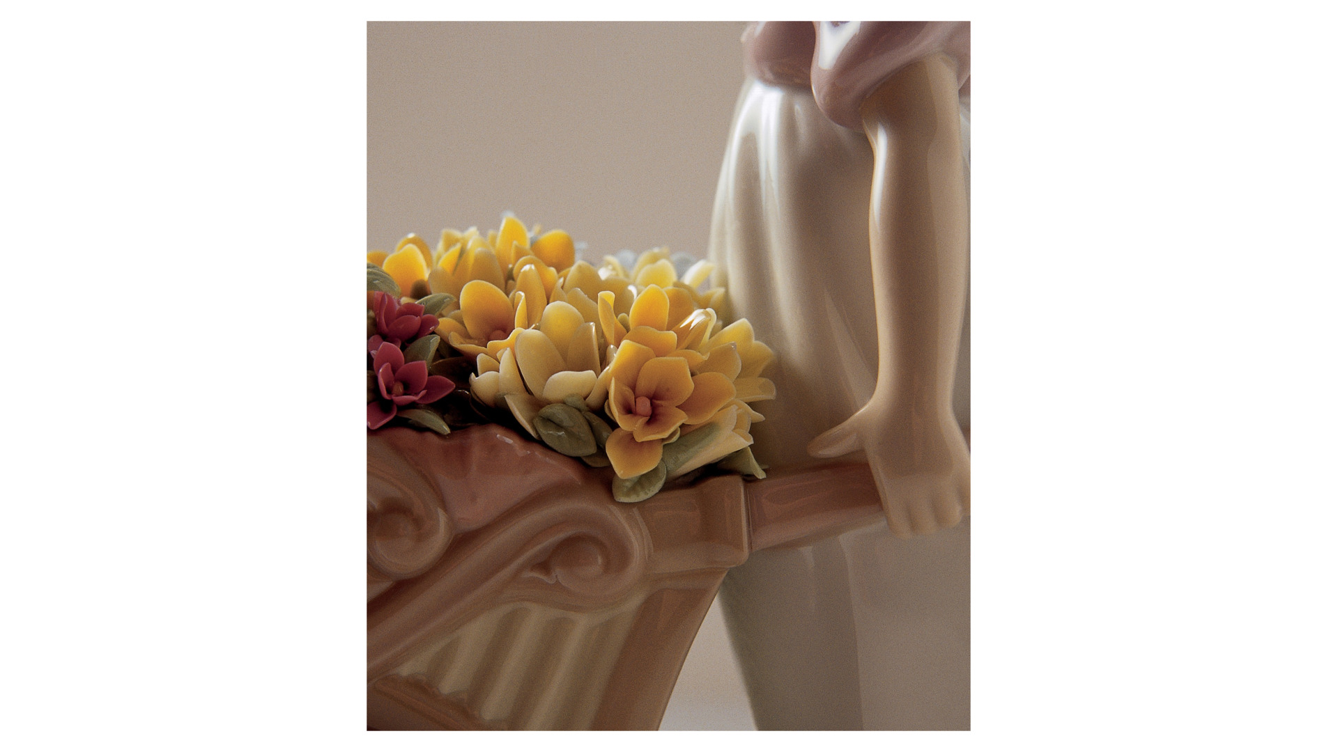 10668987 LLADRO Фигурка Lladro "С цветами на рынок" 23x23см Фарфор Lladró  - Вид №2