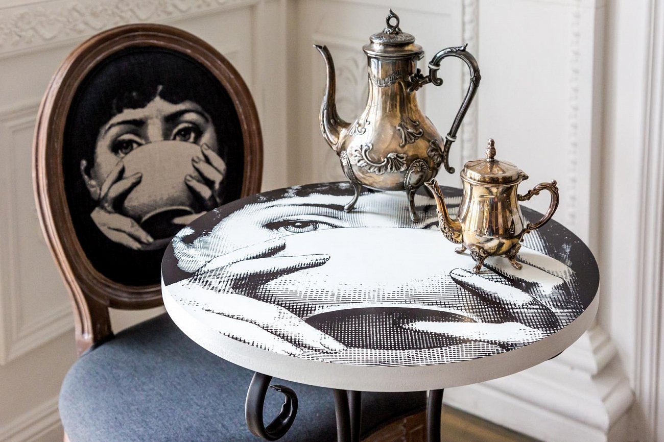 Кофейный столик круглый с принтом и коваными ножками 50 см "Лина" BYOBJECT FORNASETTI 014306 Белый;черный Object Desire  - Вид №3