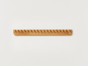 Дубовая настенная вешалка