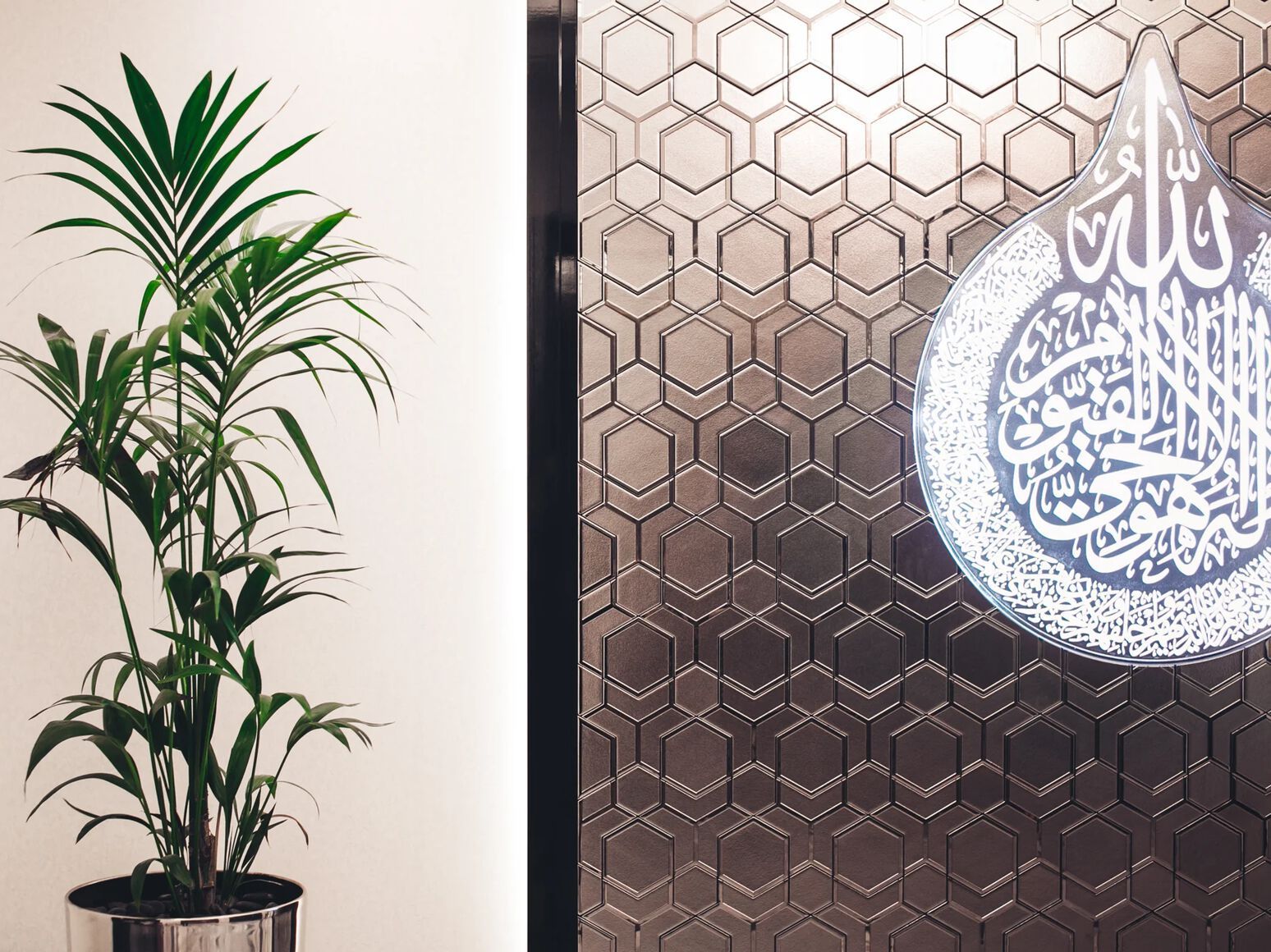 Декоративная стеклянная панель PlusObject GROMETRIC PATTERN ARCH-00009425