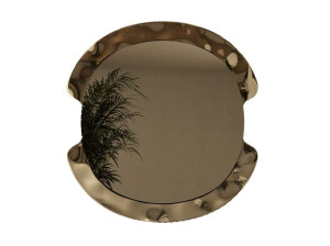 Настенное зеркало в рамке