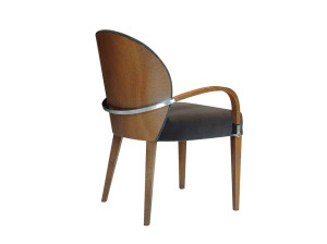 Стул с подлокотниками