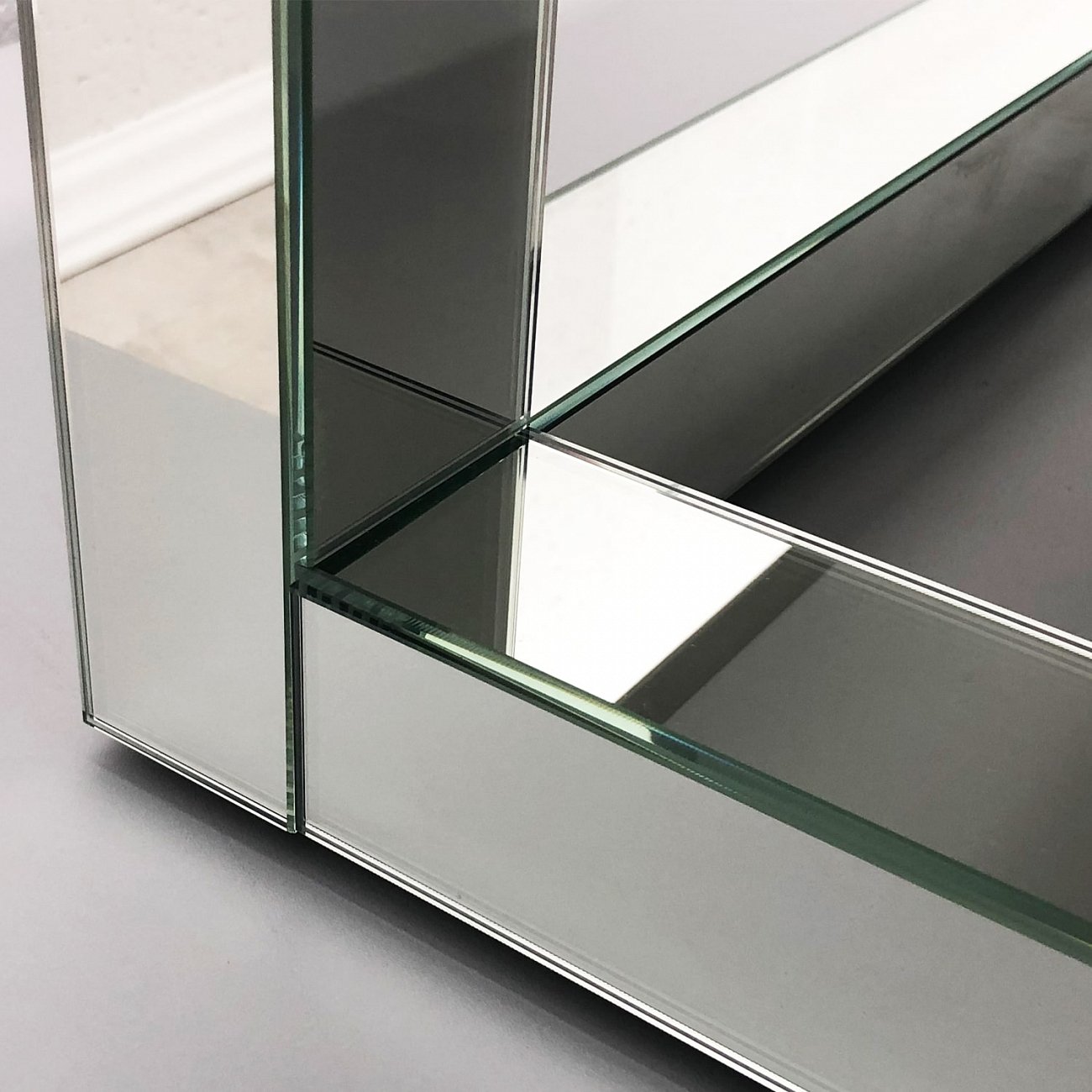 Прикроватная тумбочка дизайнерская синяя "Румми" GRAUM  304071 Зеркальный;синий  - Вид №1