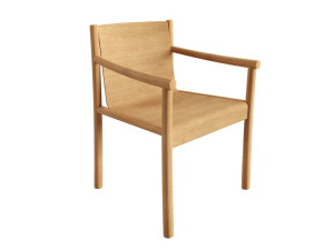 Деревянный стул с подлокотниками