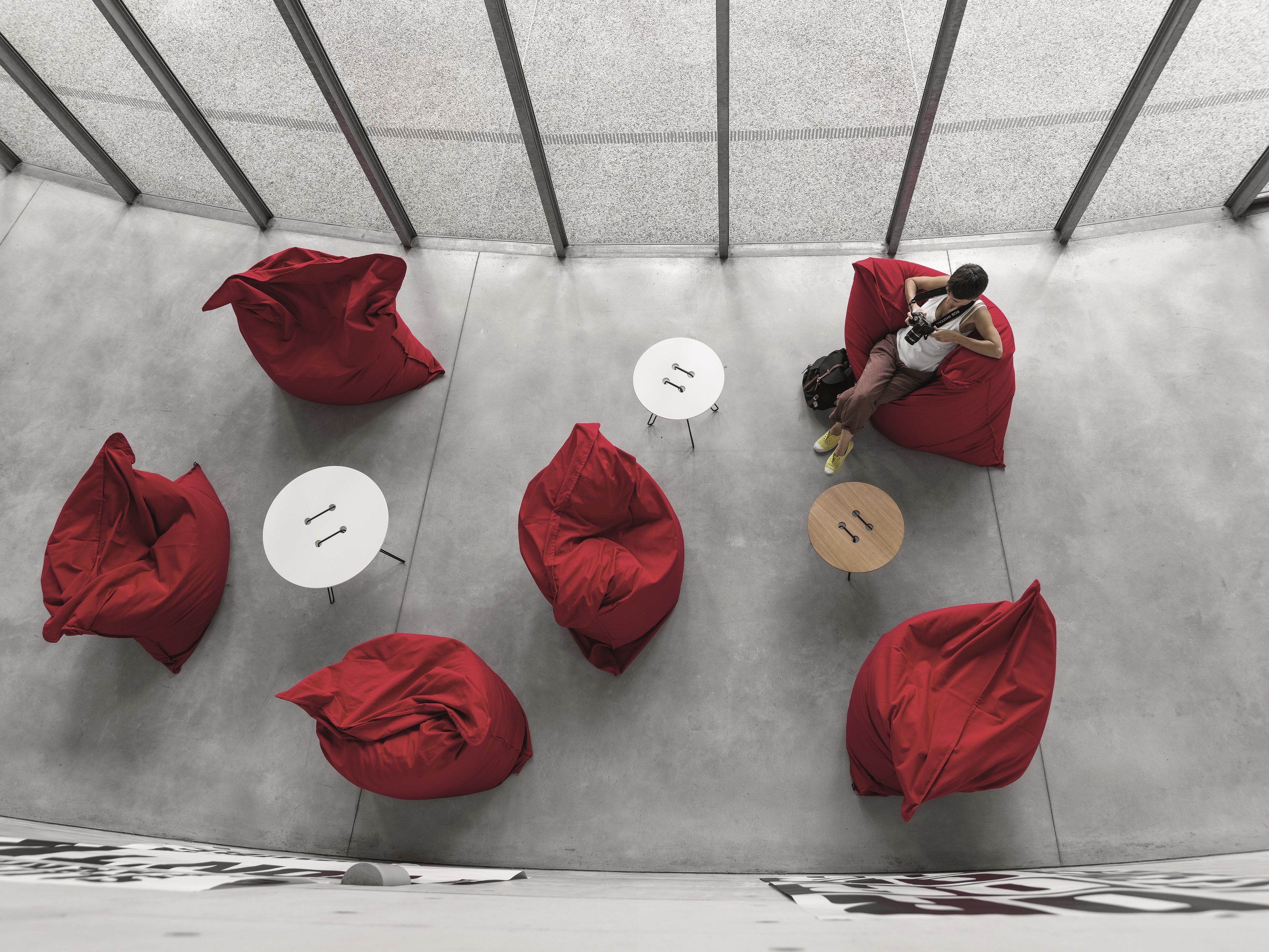 Низкий круглый стол из дуба Casamania & Horm Twine T ARCH-00133166 - Вид №7