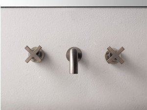 Латунный настенный смеситель для раковины с 3 отверстиями