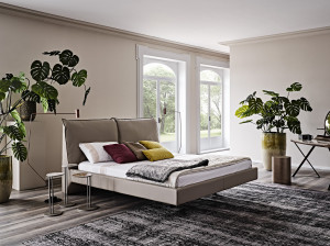 Двуспальная мягкая кровать