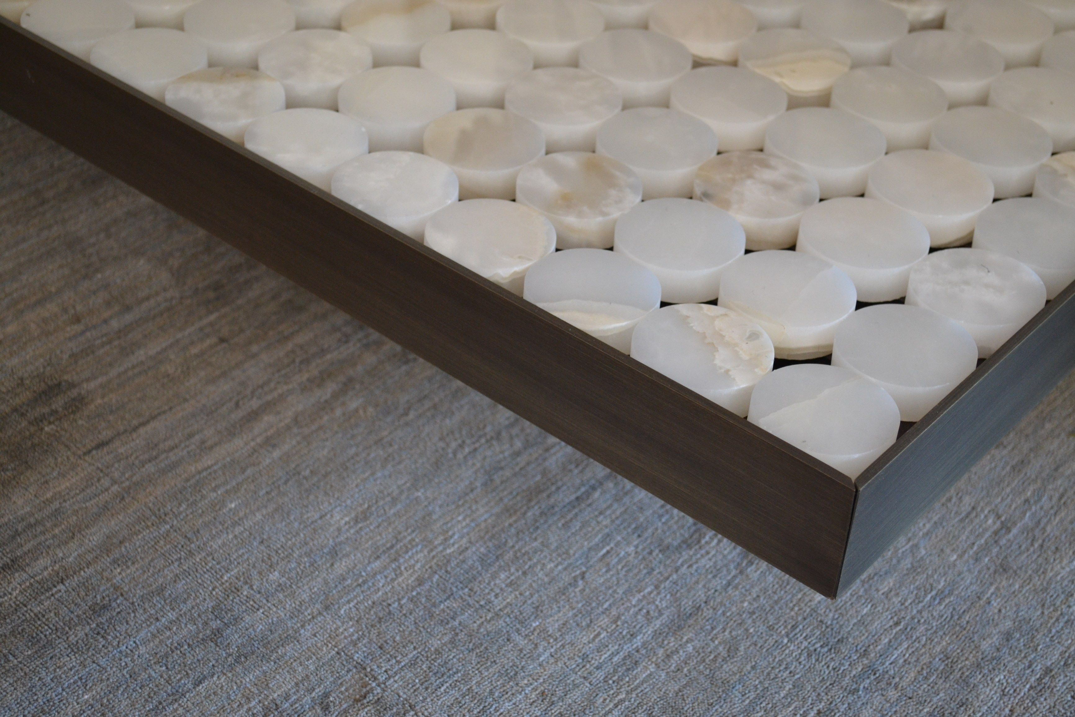 Низкий журнальный столик из оникса mg12 София ARCH-00017868 - Вид №1