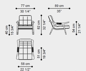 Бархатное кресло с подлокотниками