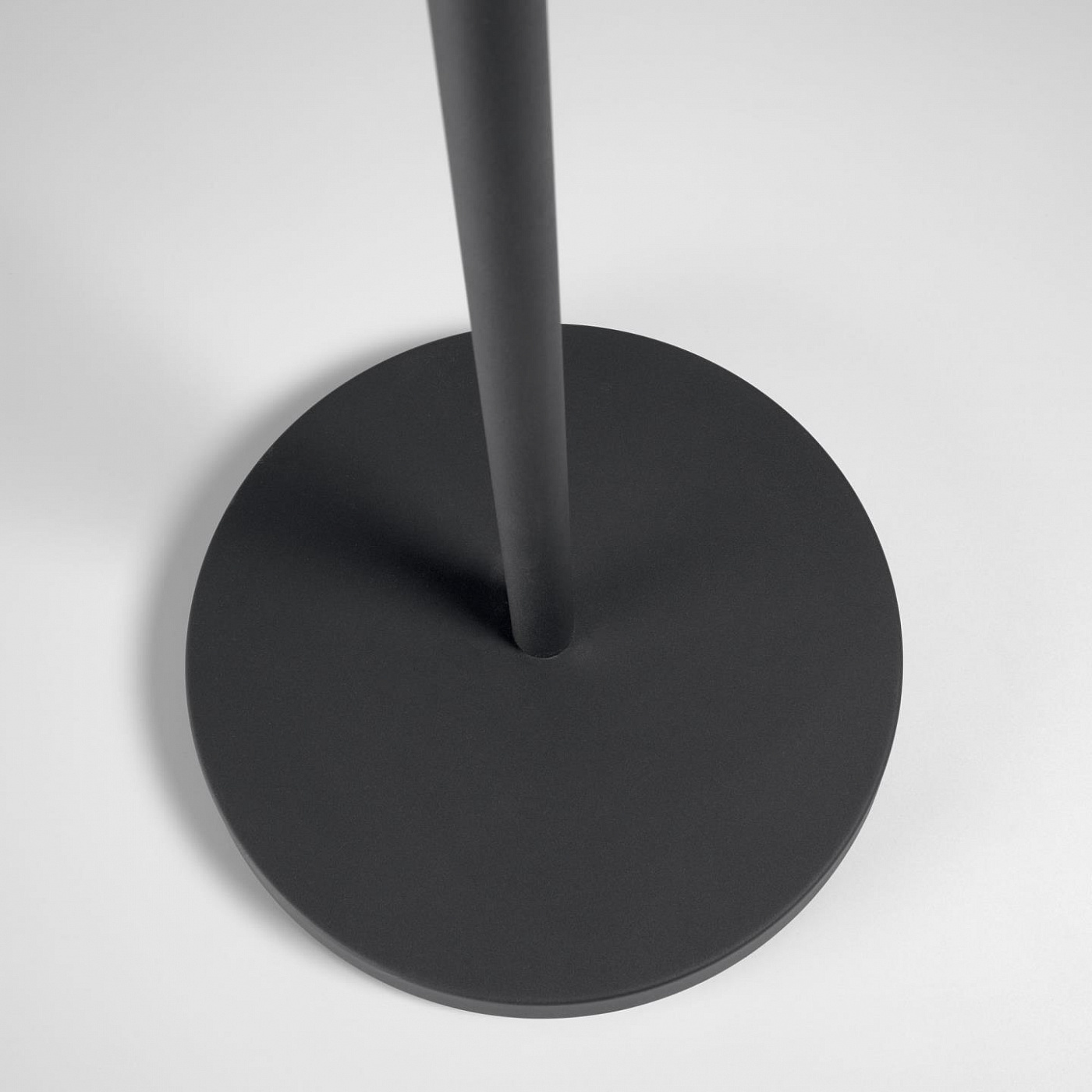 097594 Торшер Lape из черной стали La Forma Dinesh 