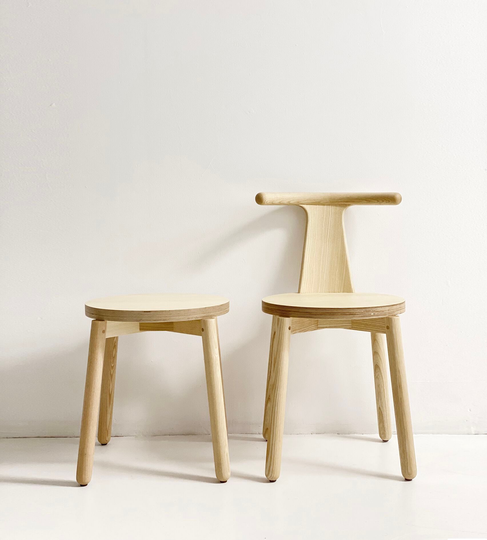 Низкий табурет из ясеня Branca Lisboa Viva ARCH-00118522 - Вид №1