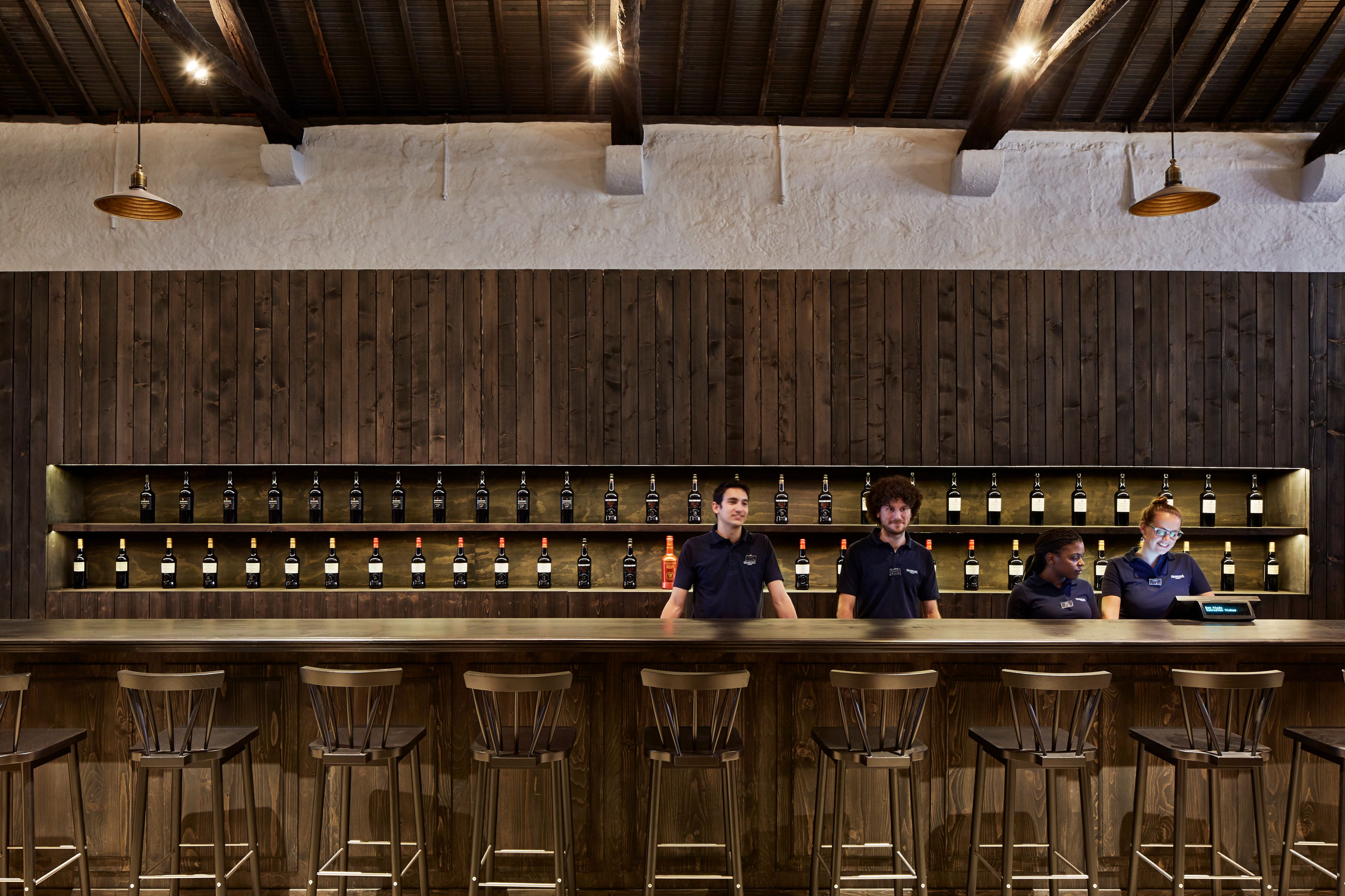 Высокий деревянный барный стул Branca Lisboa R&B ARCH-00081942 - Вид №1