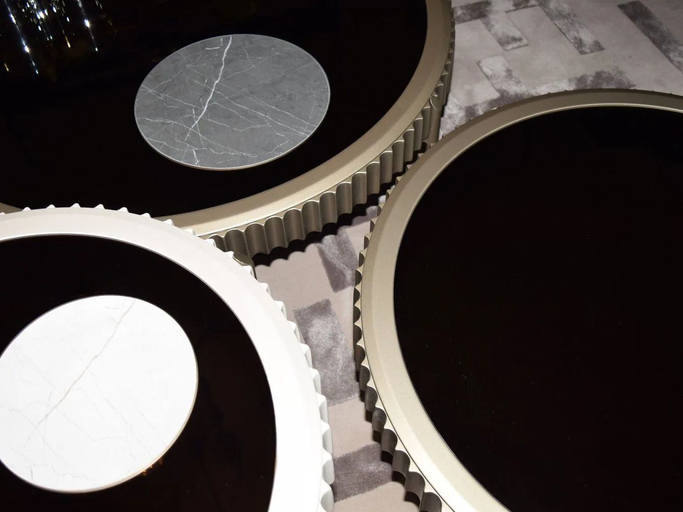 Круглый журнальный столик из закаленного стекла ABLE SPARKS ARCH-00116988 - Вид №4