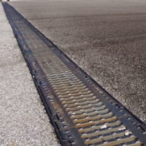 Дренажный элемент и канал