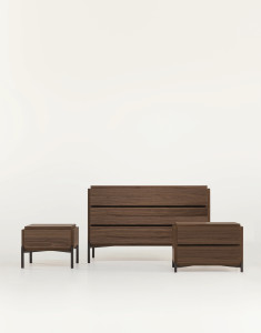 Деревянный комод со встроенными ручками