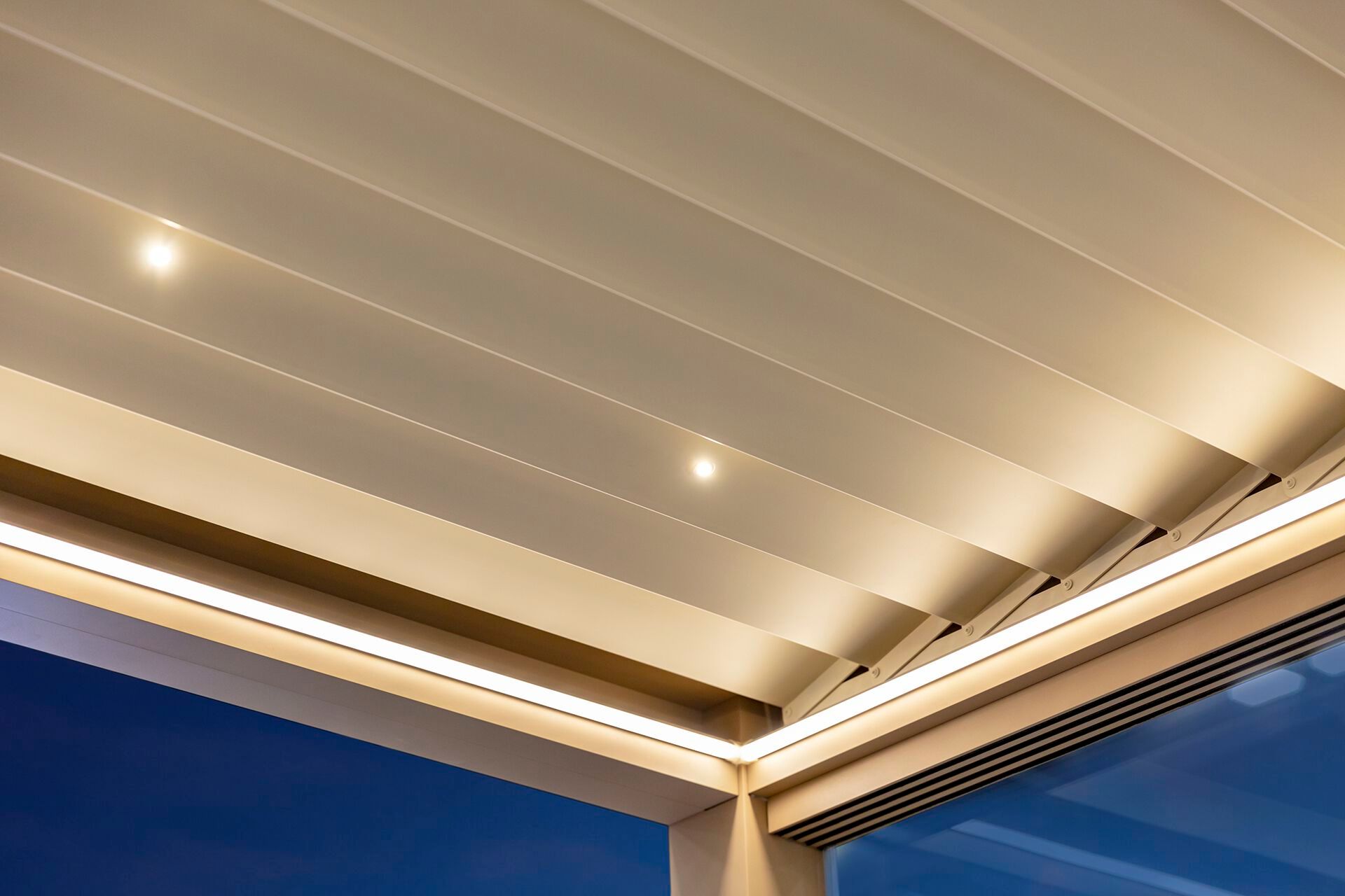 Биоклиматическая пергола из алюминия с регулируемыми ламелями и освещением Saxun P-190 ARCH-00093715 - Вид №4