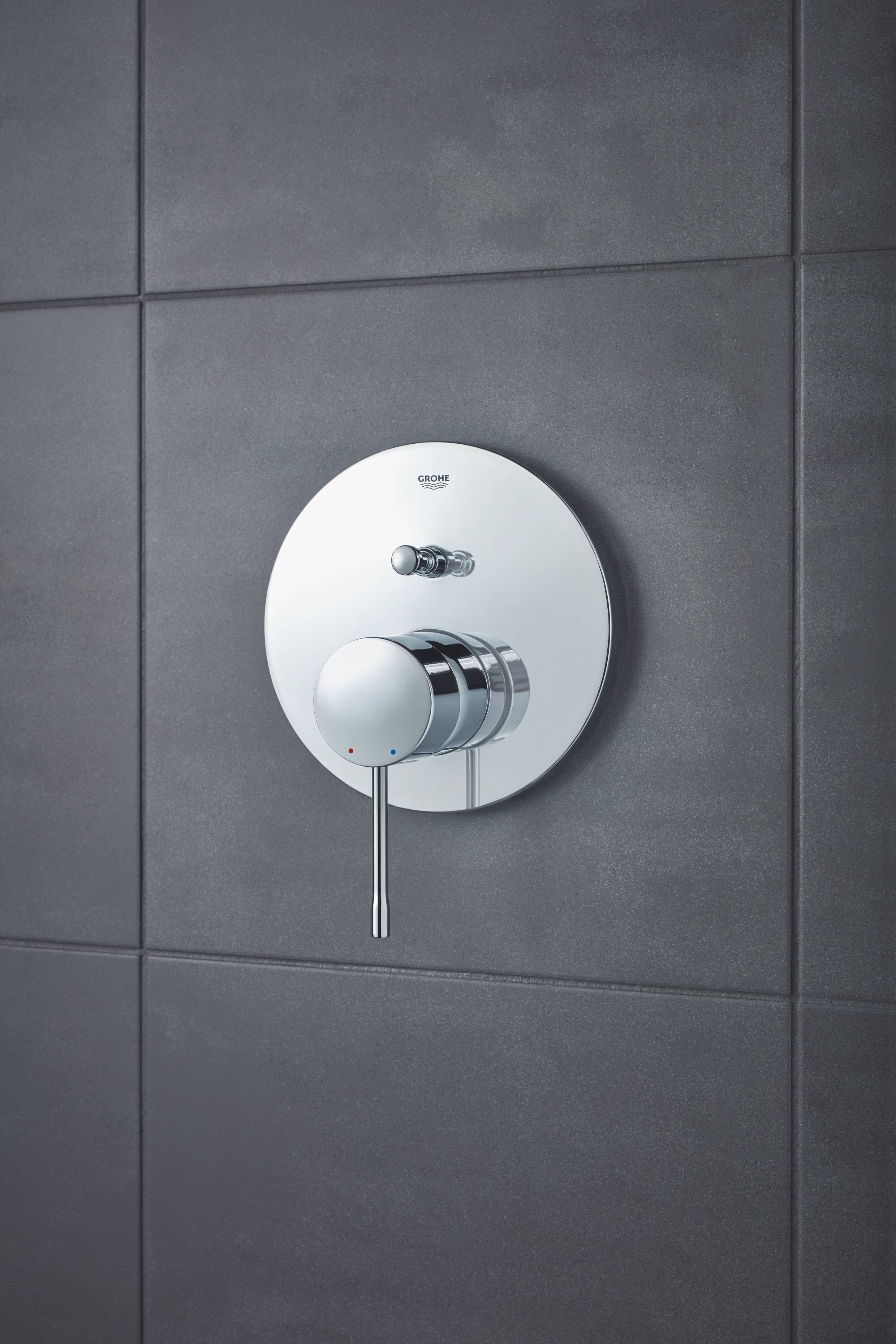 Смеситель однорычажный для ванны GROHE Essence, круглая розетка, хром (24058001) - Вид №4