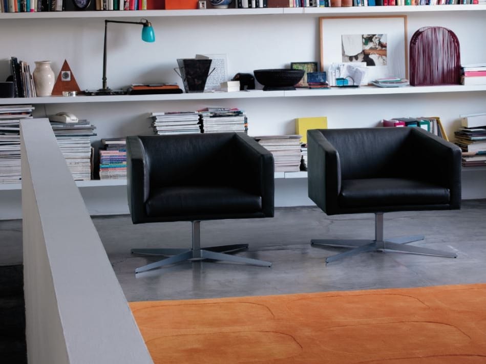 Съемное кожаное кресло со спицами Verzelloni Cubica ARCH-00087650 - Вид №1