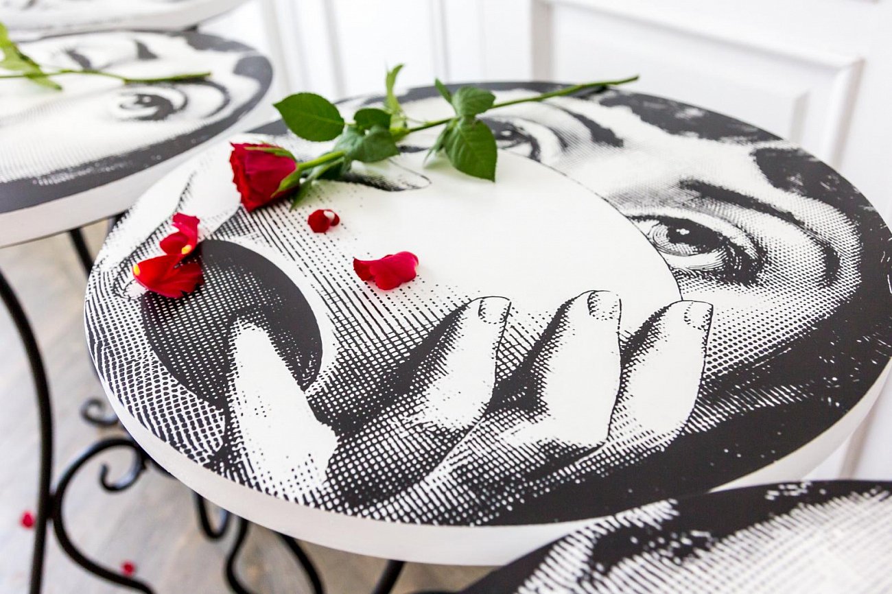 Кофейный столик круглый с принтом и коваными ножками 50 см "Лина" BYOBJECT FORNASETTI 014306 Белый;черный Object Desire  - Вид №4