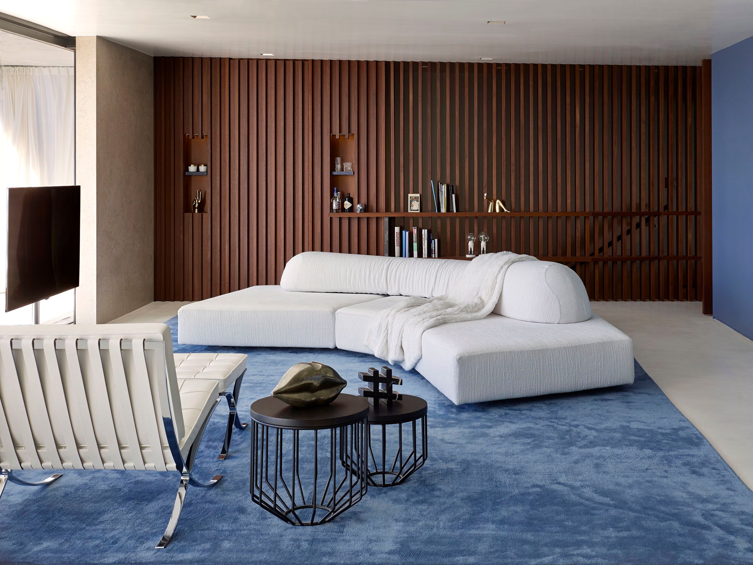 Высокий круглый журнальный столик из массива дерева Phase Design Wired ARCH-00090789 - Вид №4