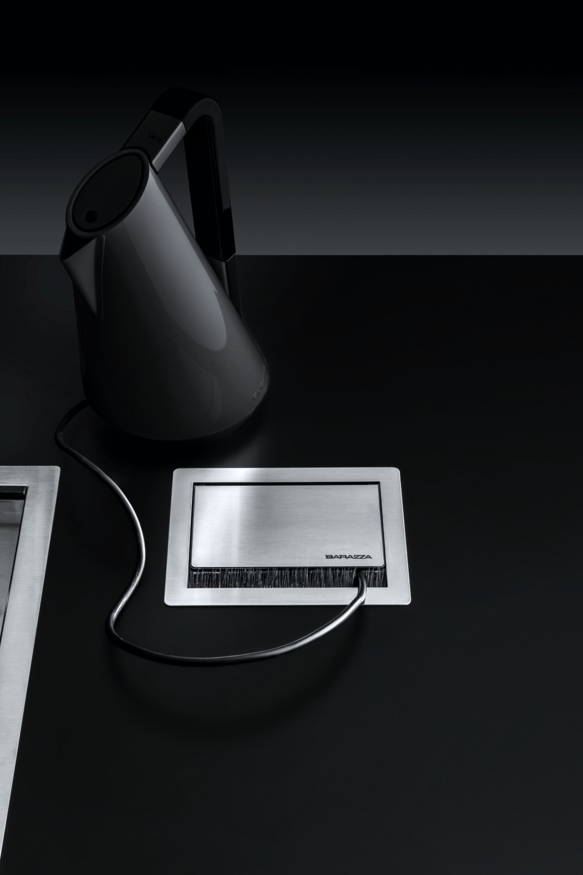 Выдвижная электрическая розетка из нержавеющей стали с USB Barazza 1PPTU ARCH-00079380 - Вид №1