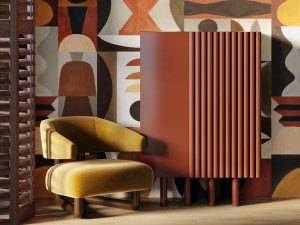 Деревянный шкаф с распашными дверцами